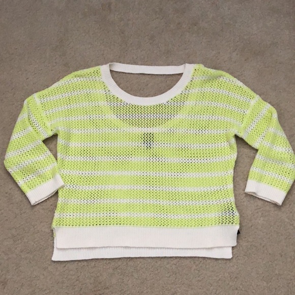 Beautiful crochet open back summer sweater - Picture 4 of 9